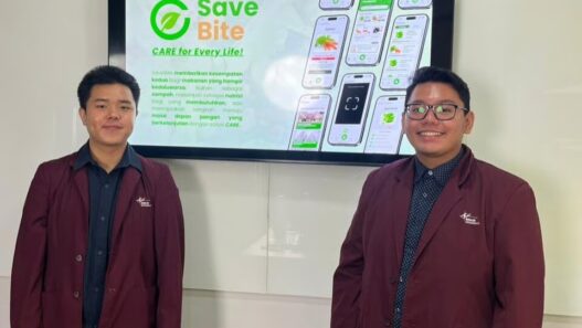 Dua Inovasi Berbasis Sustainability Mahasiswa School of Information Systems Raih 2 Juara di INVOFEST 2025