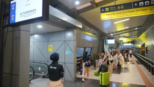 KAI Daop 1 Jakarta Ajak Pelanggan Manfaatkan Face Recognition Gate untuk Boarding