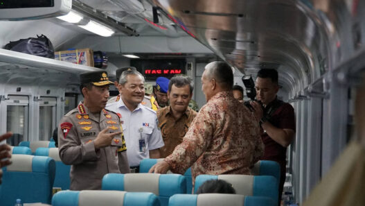 KAI Daop 4 dan Kapolri Pastikan Kesiapan Pengamanan Nataru di Stasiun Semarang Tawang, Wujudkan Perjalanan KA Aman dan Menyenangkan