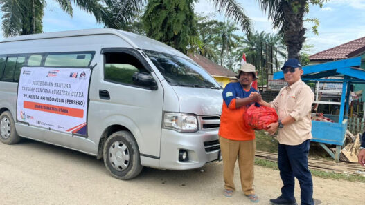 KAI Divre I Sumut Rangkul Penyintas Banjir Aceh Tamiang dan Langsa Melalui Penyaluran Bantuan 498 Paket Sembako