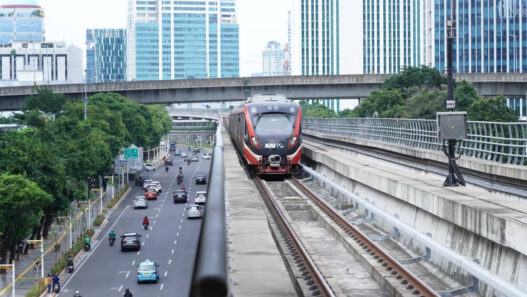 KAI Terapkan Tarif Akhir Pekan LRT Jabodebek selama Nataru 2025/2026