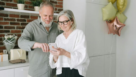 Menjadikan Emas Digital sebagai Hadiah Bermakna untuk Orang Tua