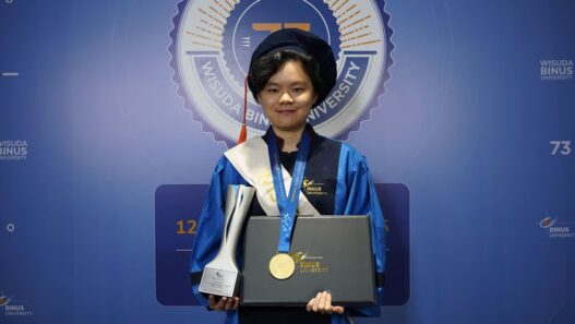 Perjalanan Kreatif Violetta Andani Berujung Manis di Wisuda ke-73 BINUS University