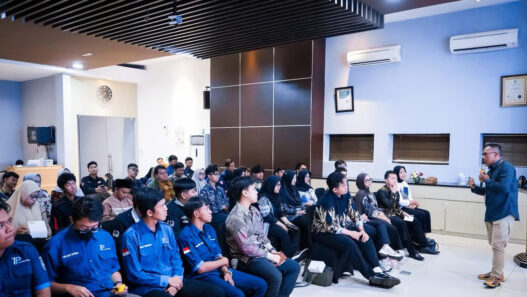 Sambut Angkutan Nataru, Daop 1 Jakarta Matangkan Persiapan Posko Bersama Railfans dan ITL Trisakti