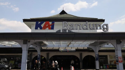 Stasiun Bandung Jadi Jantung Perekonomian Jawa Barat dan Pusat Integrasi Antar Moda