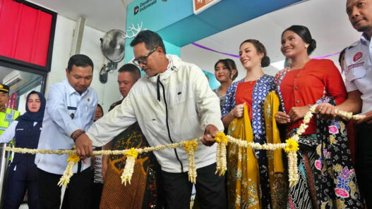 Rayakan Hari Ibu dan Dukung UMKM dalam Angkutan Nataru 2025/2026, KAI Daop 7 Madiun Gelar Fashion Batik dan Bazar di Stasiun Madiun