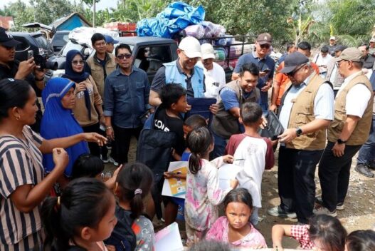 Holding Perkebunan Nusantara Salurkan Bantuan Pendidikan dan Logistik di Langkat