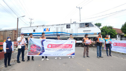 Tekan Angka Kecelakaan Pada Masa Nataru 2025/2026, KAI Divre III Gandeng OPKA Sumsel Sosialisasikan Keselamatan Perlintasan Sebidang