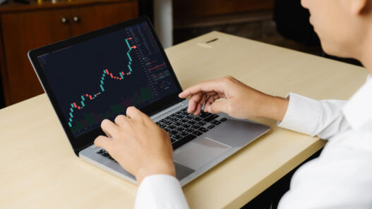 Faktor yang Perlu Dipertimbangkan Sebelum Membuka Akun Trading