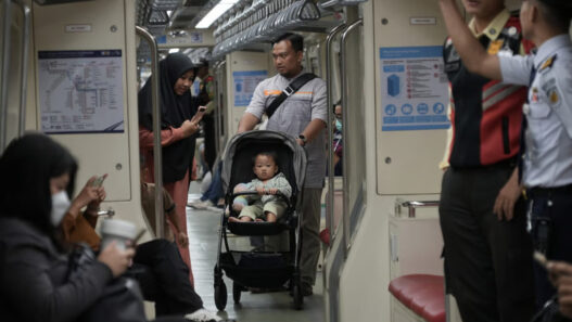 Tarif Maksimal 10.000, Siap Layani Pengguna LRT Jabodebek Saat Long Weekend Imlek