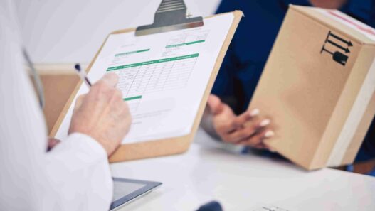 Deadline Mepet? Ini Solusi Pengiriman Dokumen Luar Negeri Super Cepat!