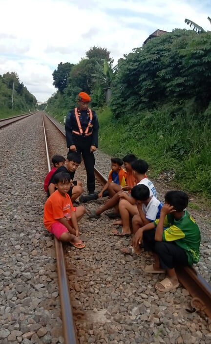 KAI Daop 2 Bandung Tegas Larang Masyarakat Beraktivitas di Jalur Rel Saat Ramadan, Langgar UU Bisa Terancam Sanksi Pidana