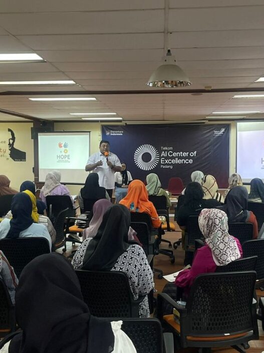 Telkom AI Center Padang Tegaskan AI sebagai Mitra Transformasi Fesyen dan Kriya Tanpa Menghilangkan Nilai Karya