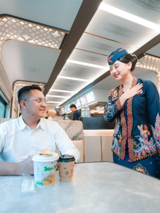 Kolaborasi dengan Kementerian Perdagangan, KAI Services Perkenalkan Produk UMKM di Kereta