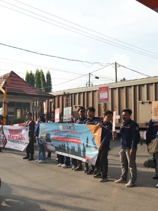 KAI Divre IV Tanjungkarang Ingatkan Masyarakat Dilarang Beraktivitas di Jalur Kereta Api