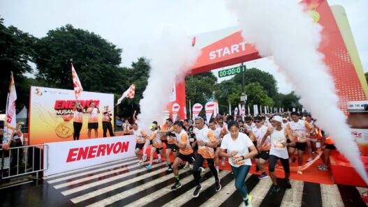 Dari Perayaan ke Aksi Nyata, 3.000 Enervon Family Immunity Kit  Disalurkan ke Tujuh Daerah di Indonesia