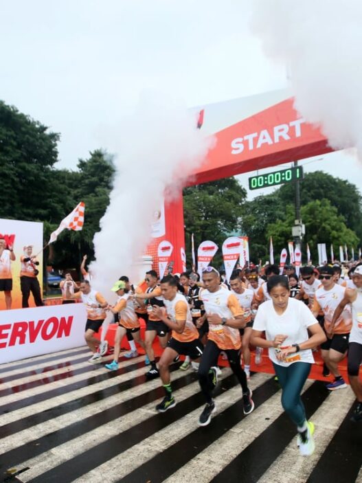 Dari Perayaan ke Aksi Nyata, 3.000 Enervon Family Immunity Kit  Disalurkan ke Tujuh Daerah di Indonesia
