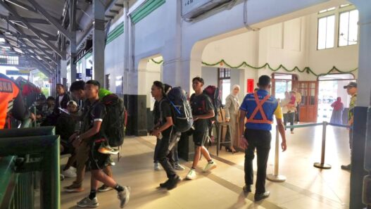 Hari Terakhir Periode Libur Imlek, Volume Penumpang KA di Stasiun Tegal Capai Lima Ribu Lebih