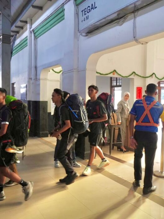 Hari Terakhir Periode Libur Imlek, Volume Penumpang KA di Stasiun Tegal Capai Lima Ribu Lebih