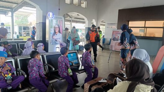 Tanamkan Budaya Keselamatan Sejak Dini, KAI Daop 4 Semarang Gelar Edukasi Perkeretaapian di Stasiun Pemalang