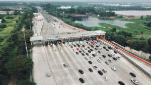 Tembus 523 Ribu Kendaraan Melintas di Gerbang Tol Cikampek Utama, Mobilitas ke Timur Trans Jawa Melonjak Signifikan