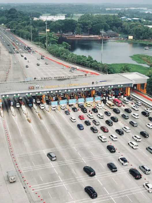 Tembus 523 Ribu Kendaraan Melintas di Gerbang Tol Cikampek Utama, Mobilitas ke Timur Trans Jawa Melonjak Signifikan