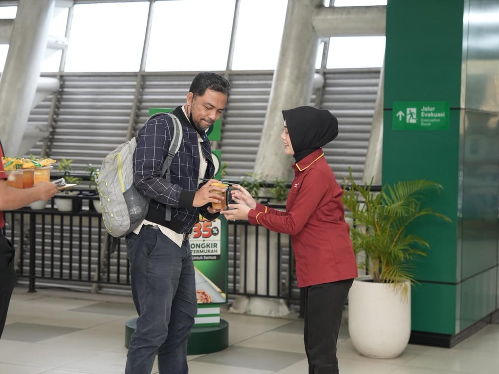 LRT Jabodebek Ingatkan Penumpang Boleh Berbuka Puasa di Kereta hingga 19.00 WIB