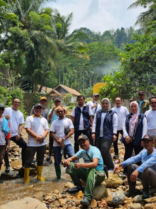 KTI dan PJT II Bersinergi Lestarikan Lingkungan Lewat Aksi Bersih Sungai Cikoneng di Padarincang