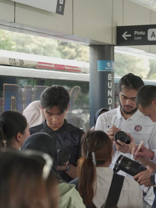 Kampanyekan Gaya Hidup Sehat, PAM JAYA Gandeng Pelita Jaya Bagi-Bagi Tumbler