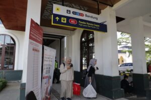 Stasiun Bandung Tingkatkan Pelayanan, Akses Penumpang KA Feeder Whoosh Dipusatkan ke Sisi Utara Stasiun