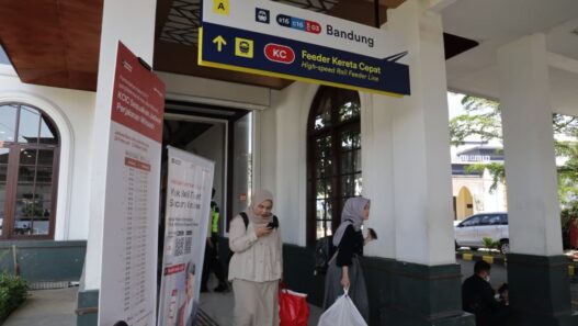 Stasiun Bandung Tingkatkan Pelayanan, Akses Penumpang KA Feeder Whoosh Dipusatkan ke Sisi Utara Stasiun