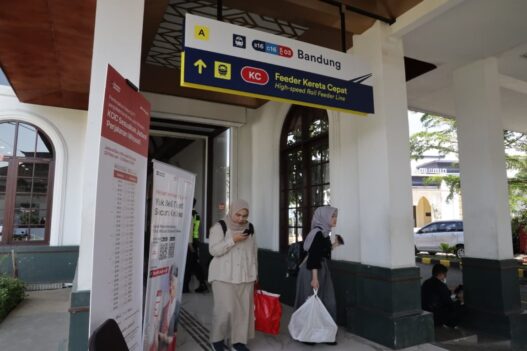 Stasiun Bandung Tingkatkan Pelayanan, Akses Penumpang KA Feeder Whoosh Dipusatkan ke Sisi Utara Stasiun