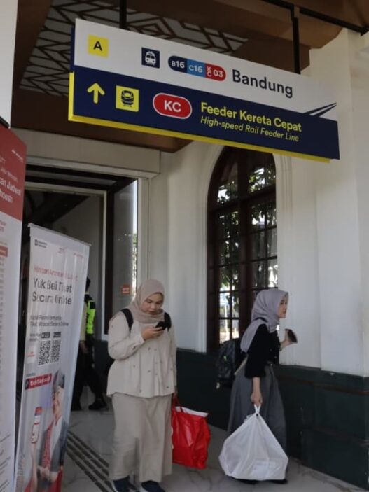 Stasiun Bandung Tingkatkan Pelayanan, Akses Penumpang KA Feeder Whoosh Dipusatkan ke Sisi Utara Stasiun