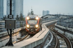 Mobilitas Ramadan Meningkat, LRT Jabodebek Perbolehkan Penumpang Berbuka Puasa Saat Perjalanan