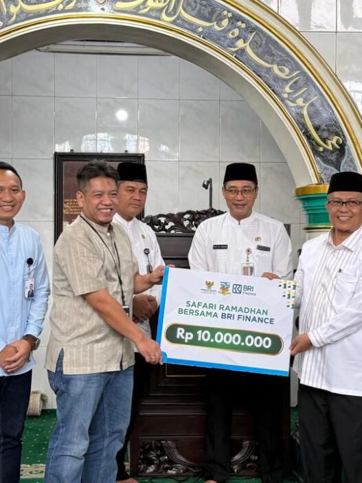 BRI Finance Berbagi dalam Safari Ramadhan di Masjid Jami’ Al Abror, Jakarta Selatan