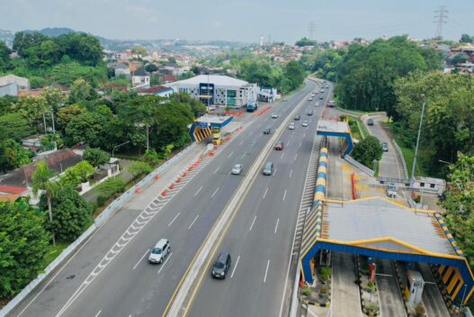 One Way Lokal di Tol Semarang Masih Berlaku, Lalu Lintas Terpantau Lancar dan Terkendali