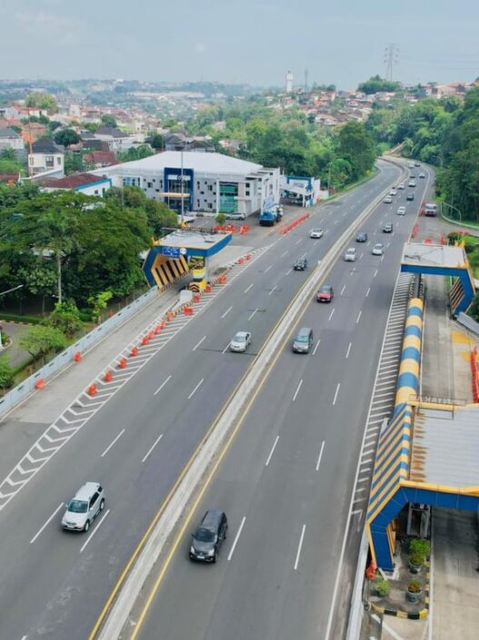 One Way Lokal di Tol Semarang Masih Berlaku, Lalu Lintas Terpantau Lancar dan Terkendali