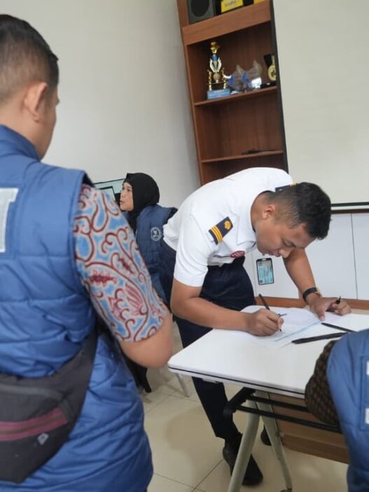 KAI Daop 2 Bandung Bersama BNN Provinsi Jabar Sidak Petugas Pada Angkutan Lebaran 2026, Seluruh Petugas Dinyatakan Bebas Narkoba dan Siap Melayani Pelanggan