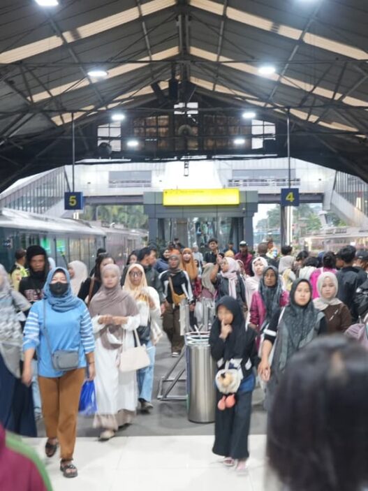 Hari Ke-8 Angkutan Lebaran 2026, KAI Daop 2 Bandung Catat Pelayanan Tertinggi Pada Arus Mudik