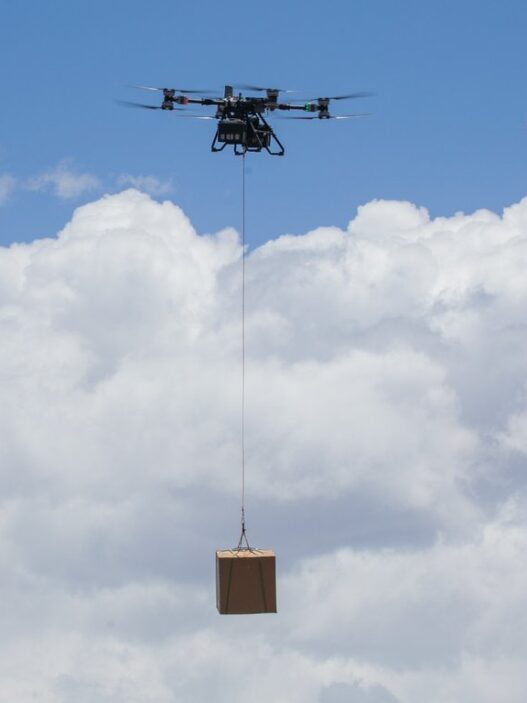 Distribusi Material Konstruksi ke Area Terpencil dengan DJI FlyCart 100