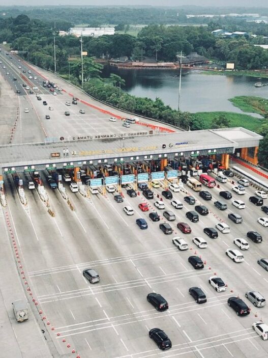 Tembus 523 Ribu Kendaraan Melintas di Gerbang Tol Cikampek Utama, Mobilitas ke Timur Trans Jawa Melonjak Signifikan