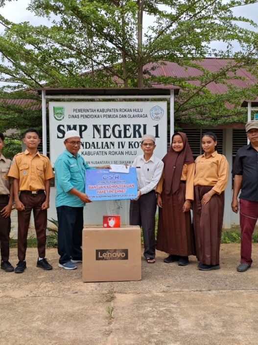 Holding Perkebunan Nusantara Dorong Pendidikan dan Ekonomi Rokan Hulu lewat Program TJSL PTPN IV Regional III