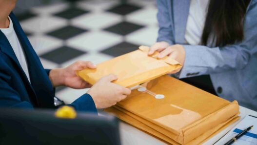 Pentingnya Tracking dan Komunikasi dalam Jasa Pengiriman Barang dan Dokumen ke Luar Negeri