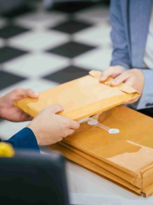 Pentingnya Tracking dan Komunikasi dalam Jasa Pengiriman Barang dan Dokumen ke Luar Negeri