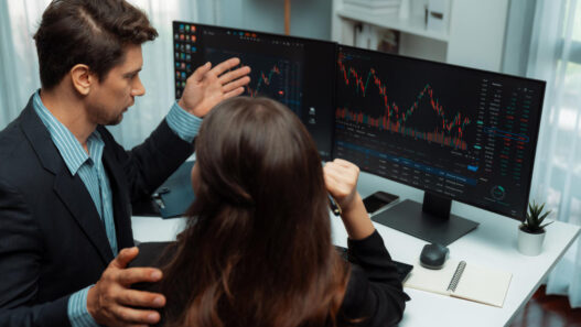 Bagaimana Konflik Internasional Mempengaruhi Pair Forex Utama: Analisis Ketegangan Iran-AS terhadap EUR/USD