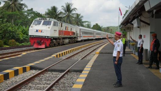KAI Daop 2 Bandung Catat Kinerja Ketepatan Waktu KA Berangkat Pada Angkutan Lebaran 2026 Mencapai 99,80% Meningkat dari Angkutan Lebaran 2025, berikut 10 KA Favorit Pelanggan