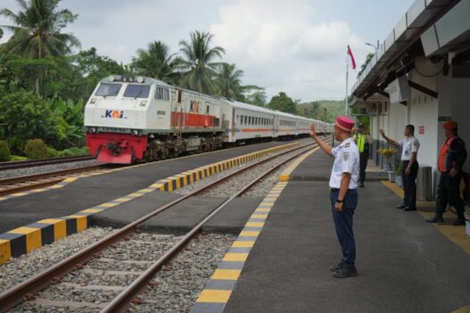 KAI Daop 2 Bandung Catat Kinerja Ketepatan Waktu KA Berangkat Pada Angkutan Lebaran 2026 Mencapai 99,80% Meningkat dari Angkutan Lebaran 2025, berikut 10 KA Favorit Pelanggan
