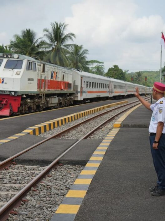 KAI Daop 2 Bandung Catat Kinerja Ketepatan Waktu KA Berangkat Pada Angkutan Lebaran 2026 Mencapai 99,80% Meningkat dari Angkutan Lebaran 2025, berikut 10 KA Favorit Pelanggan