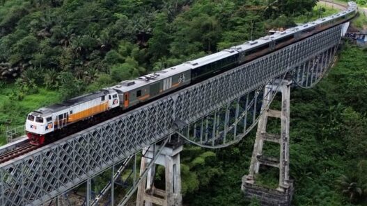 KAI Daop 2 Bandung Tanggapi Viral Jembatan Cirahong, Tekankan Prioritas Keselamatan Perjalanan KA