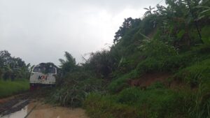 KA Ciremai Tertahan Longsor di Petak Jalan Maswati – Sasaksaat, KAI Daop 2 Bandung Sampaikan Permohonan Maaf dan Kerahkan Tim Tanggap Darurat
